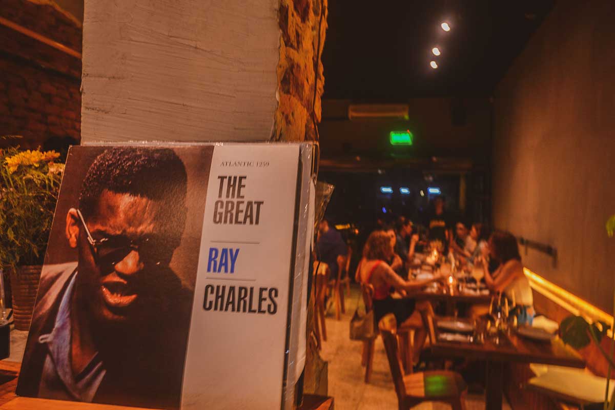 Un disco de vinilo en la sala de Diez Treinta